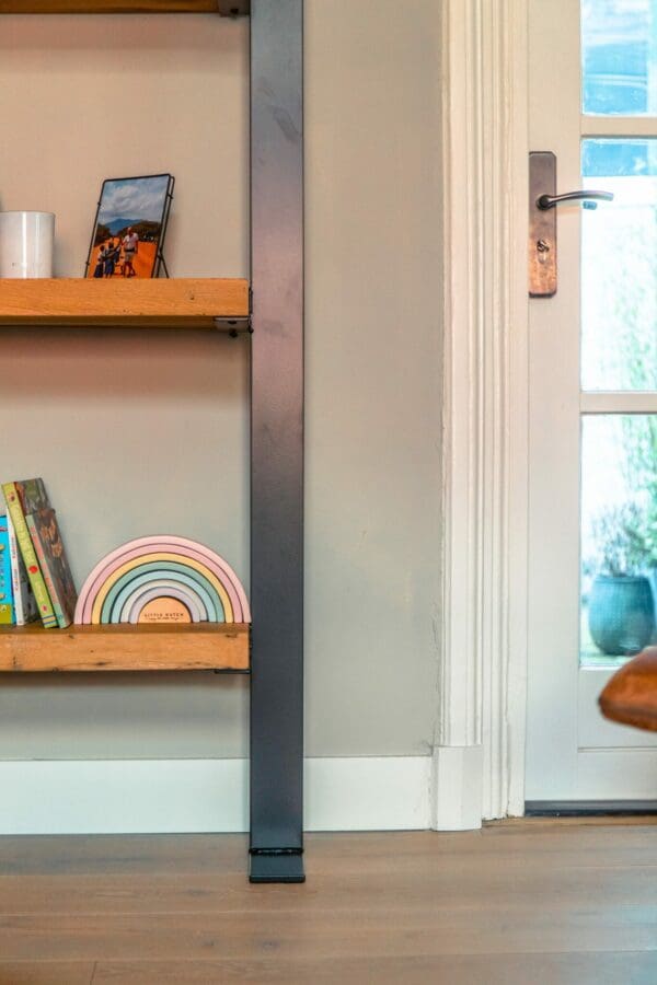 Alternative view of Kast Decorativo