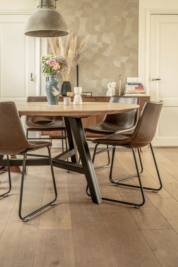 Alternative view of Eettafel Artistico