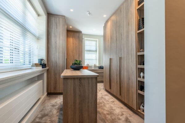 Alternative view of Kast Eleganza